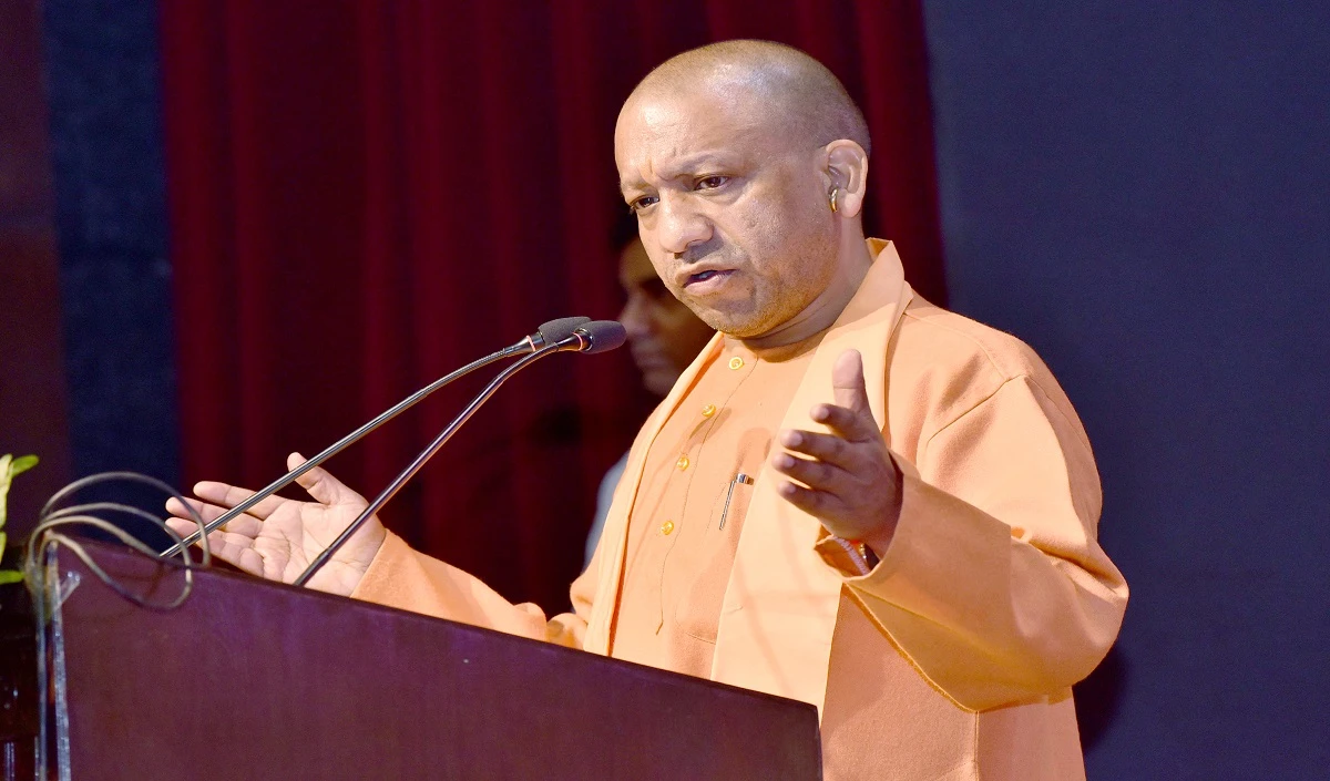 समाजवादियों के कारनामों को कभी भूल नहीं सकती जनता: CM Yogi