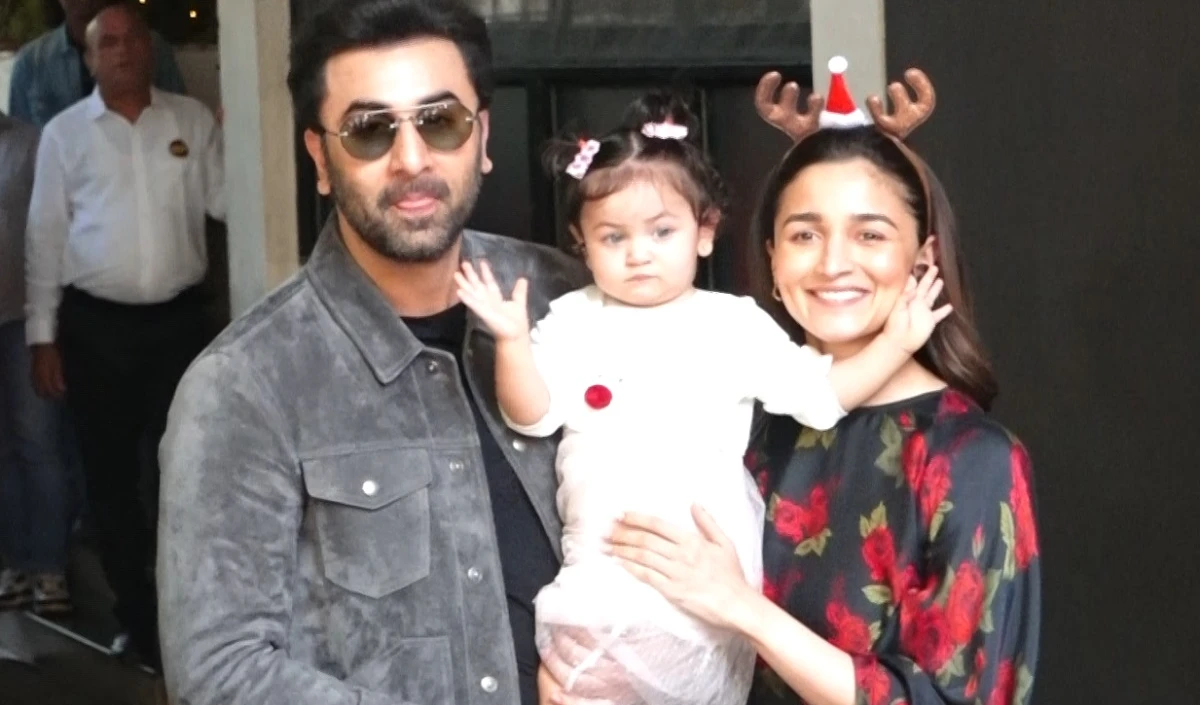 Raha की नीली आँखों पर दिल हार बैठेंगे आप, Christmas पर सामने आई Ranbir Kapoor और Alia Bhatt की बेटी की पहली तस्वीर