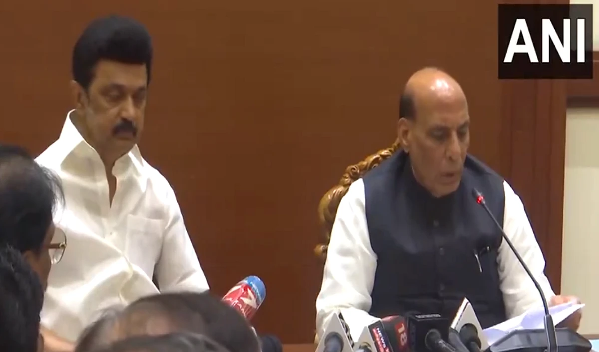 Tamil Nadu: Rajnath Singh ने बाढ़ प्रभावित इलाकों का किया हवाई सर्वेक्षण, केंद्र ने जारी की राहत पैकेज