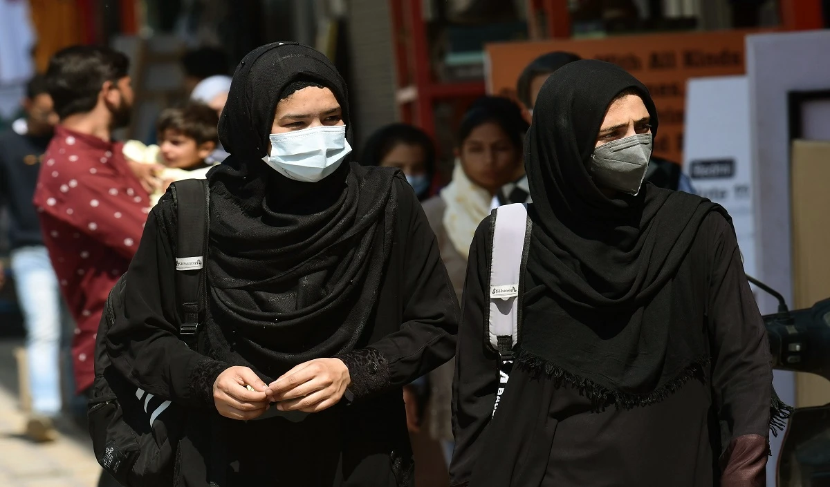 Rajasthan : Hijab को लेकर विधायक के बयान पर विवाद, छात्राओं का थाने के बाहर प्रदर्शन