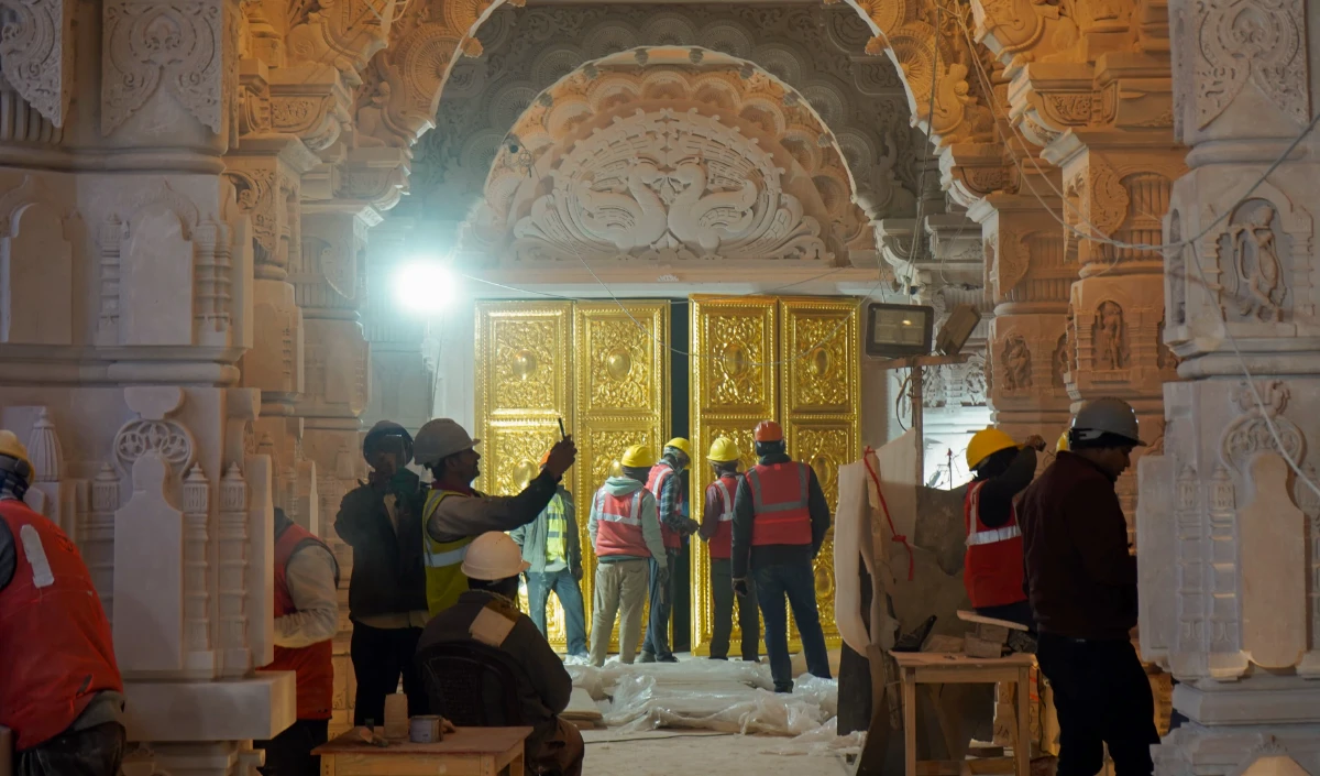 Ayodhya Ram Mandir: गर्भगृह में स्थापित हुई रामलला की प्रतिमा, 4 घंटे से ज्यादा का लगा वक्त