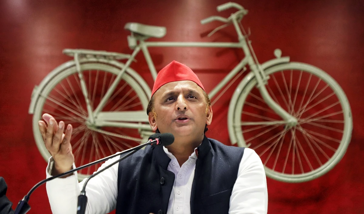 Samajwadi Party ने फिर किया हिंदू आस्था का अपमान, Akhilesh Yadav और Shivpal Yadav ने Ayodhya Ram Mandir चलने का निमंत्रण ठुकराया