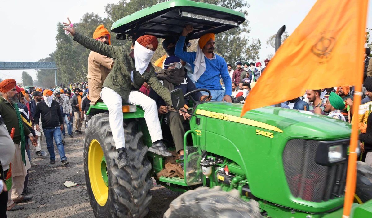 किसान आंदोलन पर हाईकोर्ट ने दिखाई सख्ती, कहा- बड़ी संख्या में लोग इकट्ठे ना हों, हाइवे पर ना आएं ट्रैक्टर-ट्रॉली