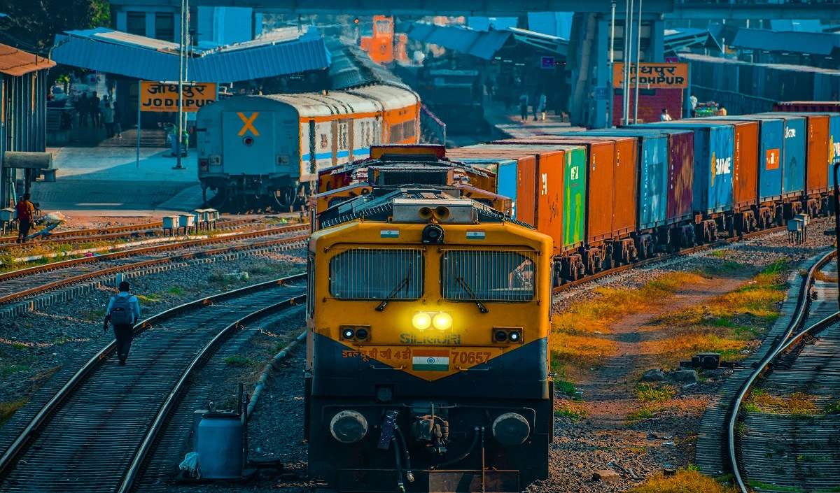 ट्रेन की टिकट कंर्फम होने पर ही देना होगा पैसा, IRCTC ने शुरु की नई सर्विस, इस तरह से उठाएं फायदा