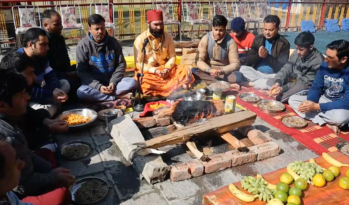 बदल रहा Jammu-Kashmir, लगातार मंदिरों में उमड़ रहा आस्था का सैलाब