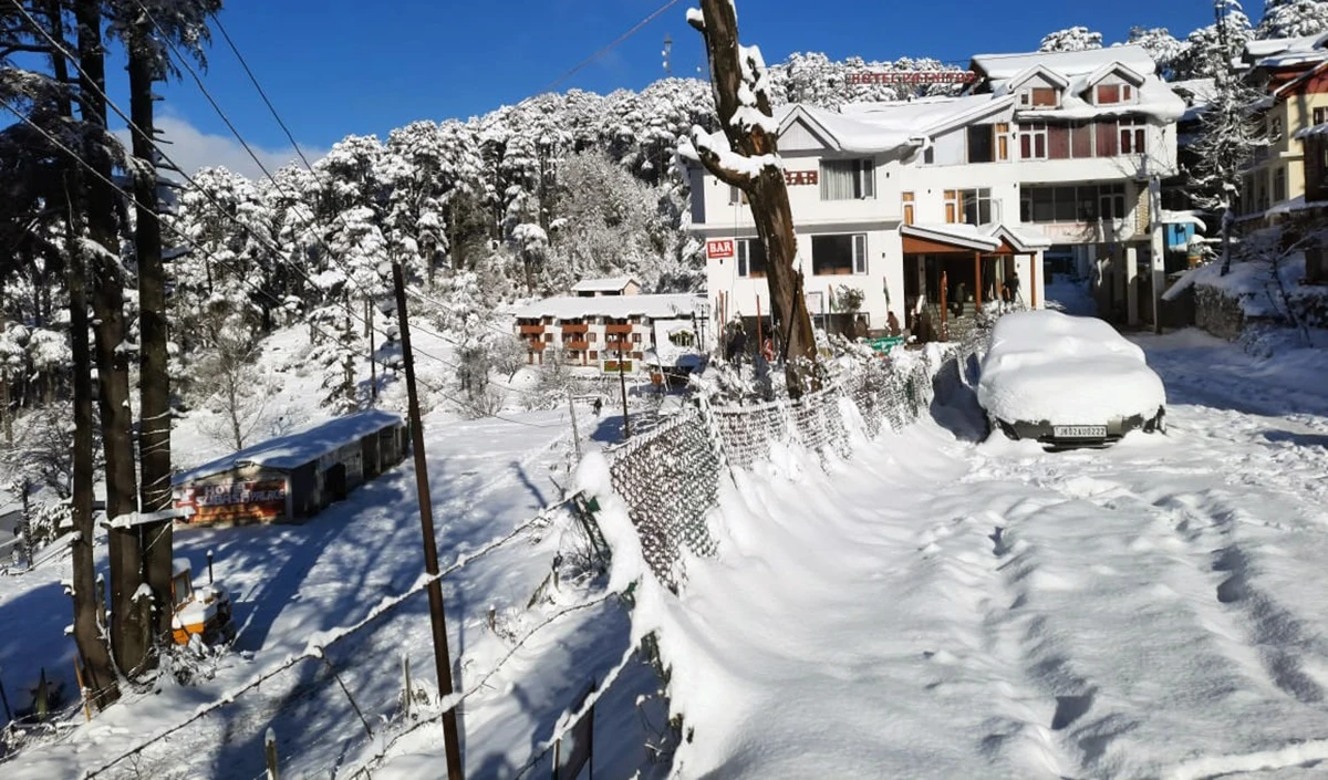 Himachal Pradesh Snowfall | हिमाचल प्रदेश में दो दिन होगी तेज बर्फबारी, चार राष्ट्रीय राजमार्गों समेत 500 से ज्यादा सड़कें बंद