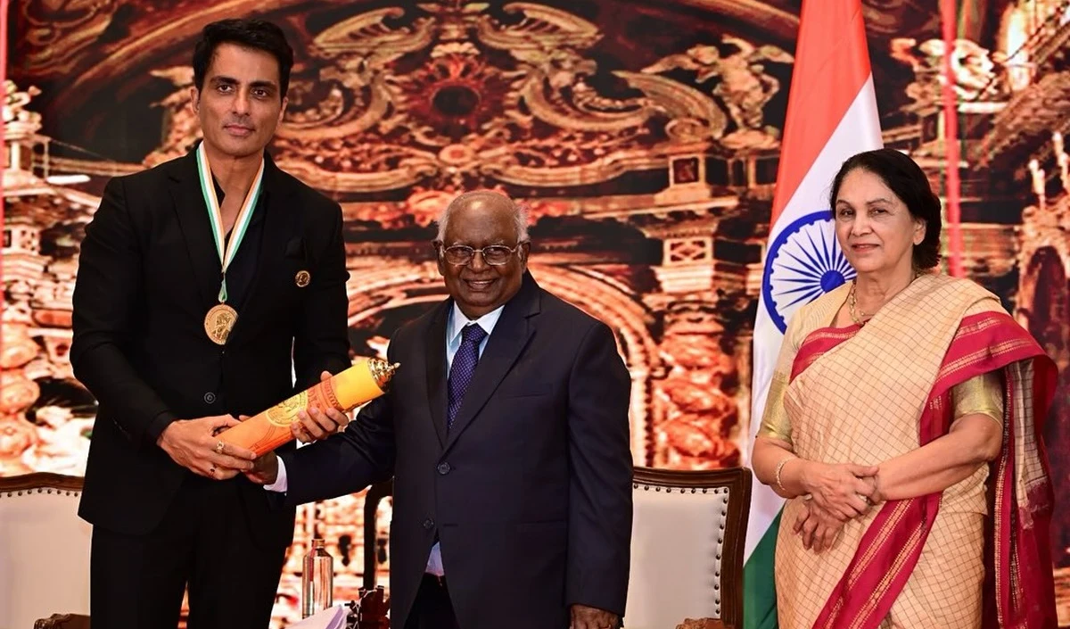 Sonu Sood को मिला Champions of Change Award 2024, इंस्टा पोस्ट में जताया आभार, फ़ोटो देखें