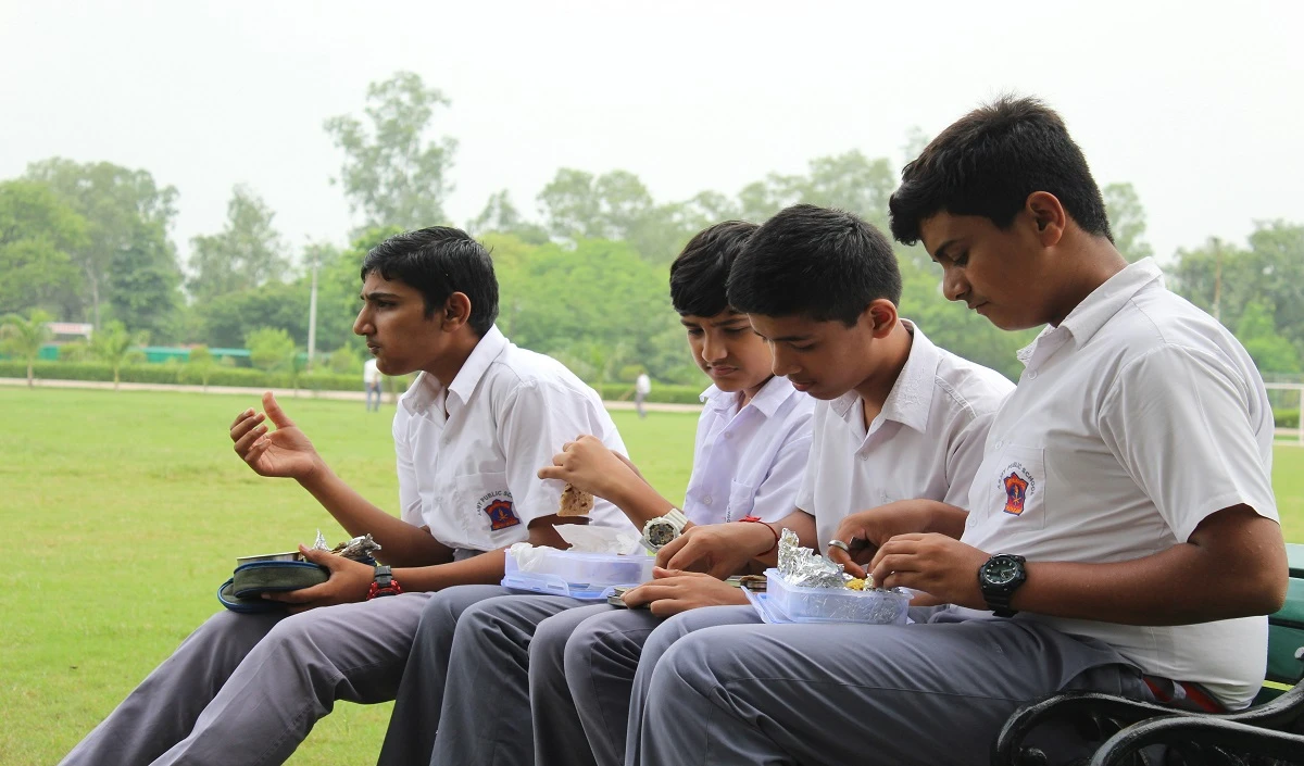 Tiffin Food: घंटों रहेगा टिफिन बॉक्स में खाना गर्म, आज ही ट्राई करें ये कमाल के हैक्स