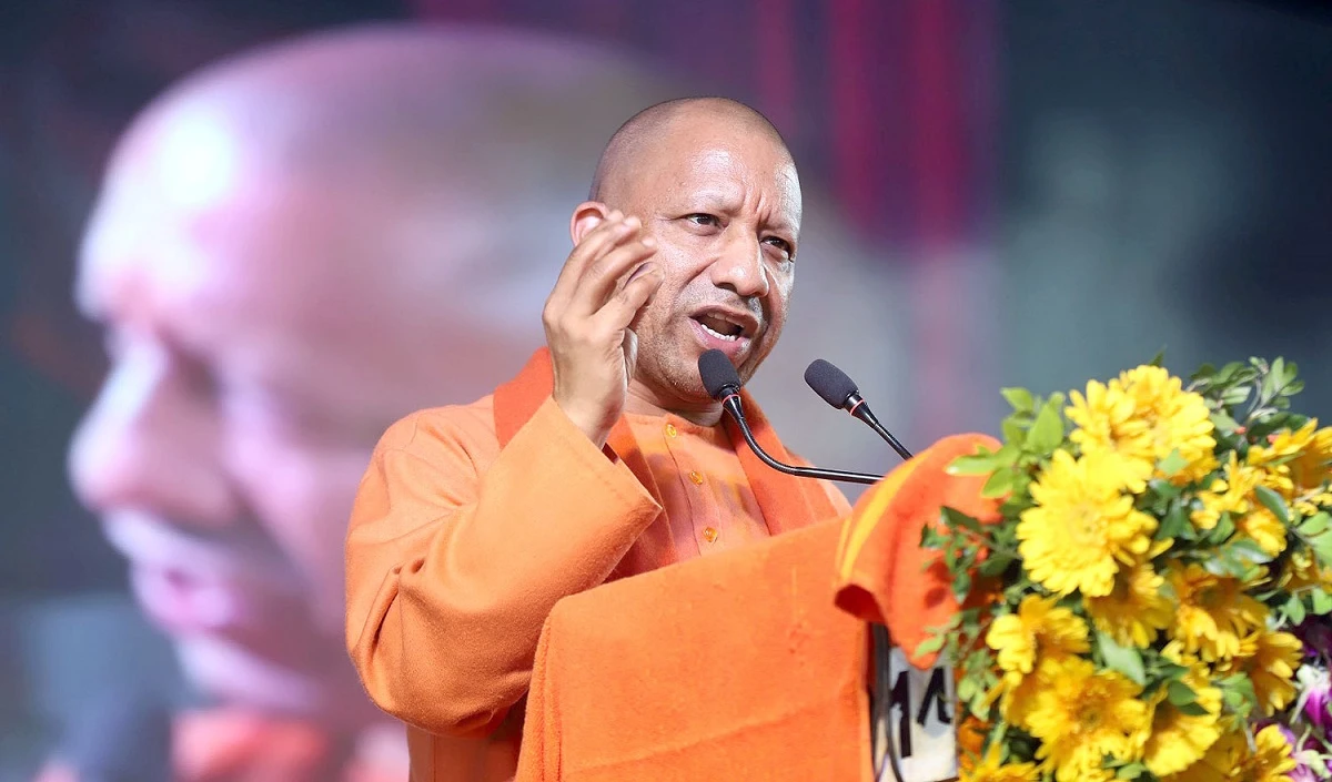 पोलियोग्रस्त भाइयों से मिल भावुक हुए CM Yogi, परिजनों को उपचार में भरपूर सरकारी सहयोग का दिया भरोसा