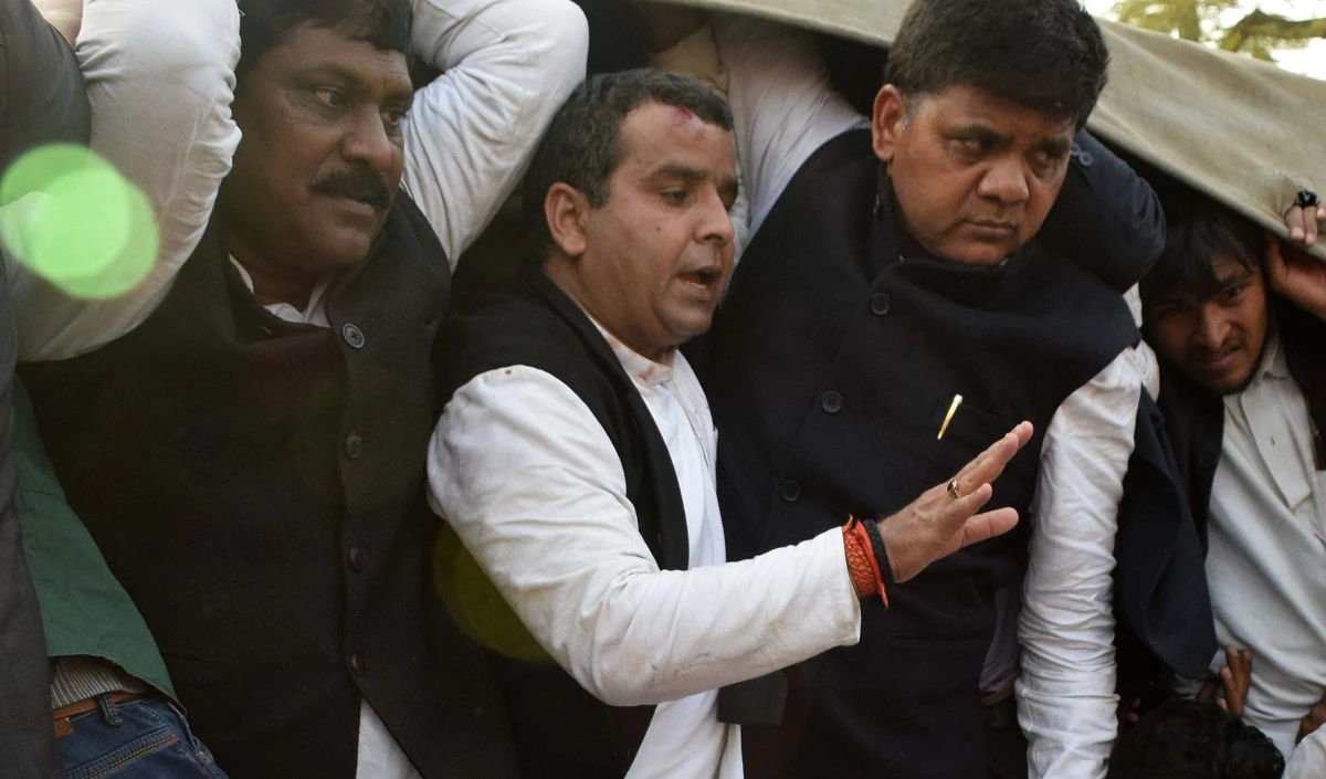 Samajwadi Party उम्मीदवार Dharmendra Yadav के खिलाफ मामला दर्ज, आचार संहिता उल्लंघन का है आरोप