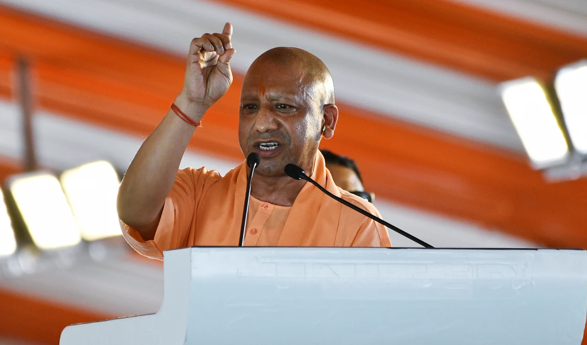 ‘पूरे देश को मोदी की गारंटी पर भरोसा’, CM Yogi बोले- PM पर अंगुली उठाने वाले विकास में बाधक