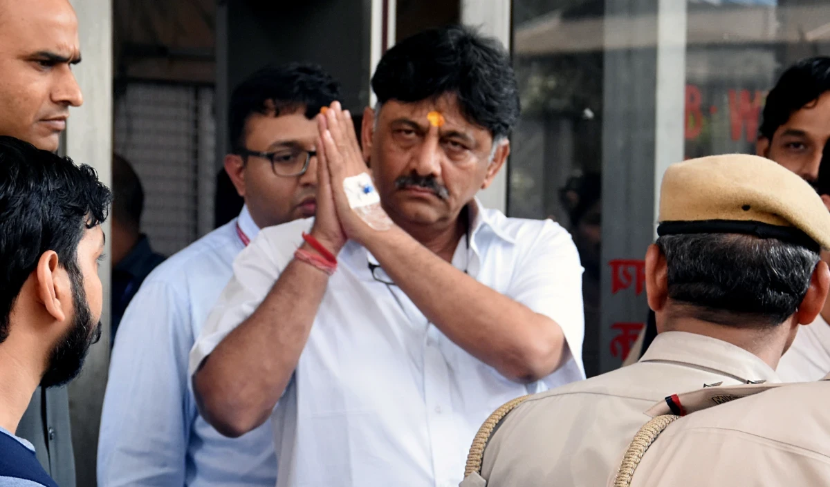 चुनाव आचार संहिता के उल्लंघन के लिए DK Shivakumar के खिलाफ प्राथमिकी दर्ज: Election Commission