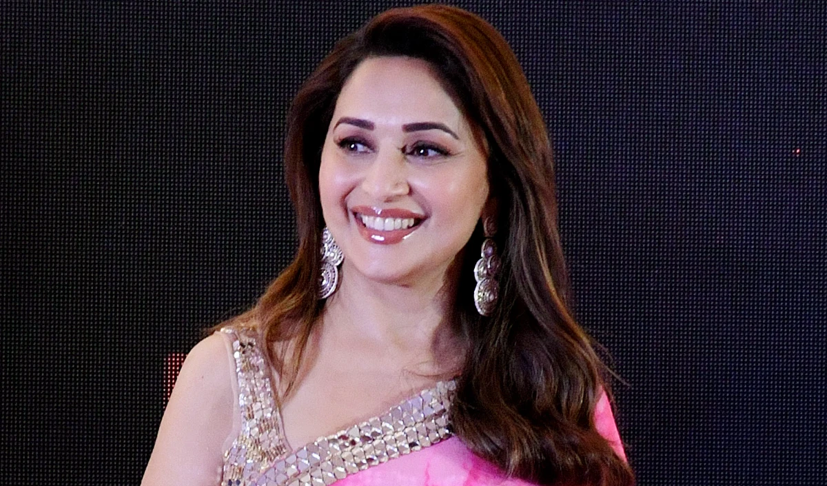 फूट-फूट कर रो पड़ीं थी Madhuri Dixit, प्रेम प्रतिज्ञा के लिए मोलेस्टेशन सीन करने से किया इनकार, अभिनेता रंजीत ने किए कई खुलासे