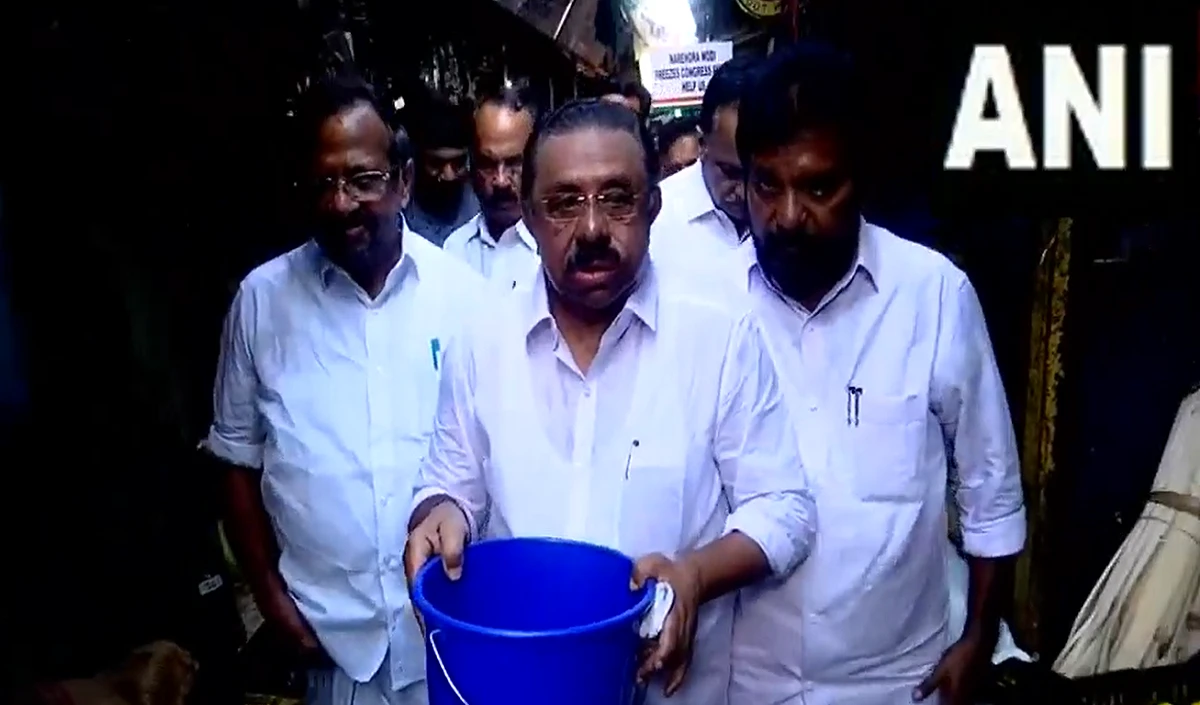 Kerala: चुनाव लड़ने के लिए नहीं है पैसा, बाल्टी में चंदा मांगते नजर आए कांग्रेस के दिग्गज नेता