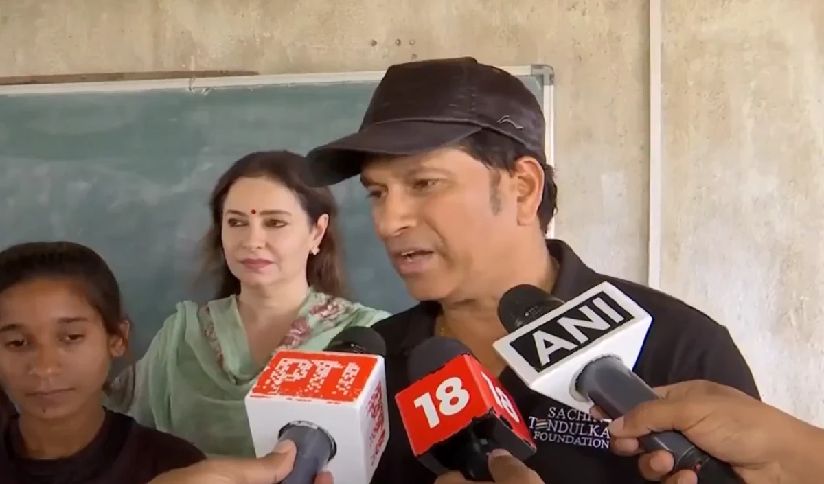 लड़कियों को खेलों में बढावा दें, वे चेहरे पर मुस्कान लायेंगी : Sachin Tendulkar