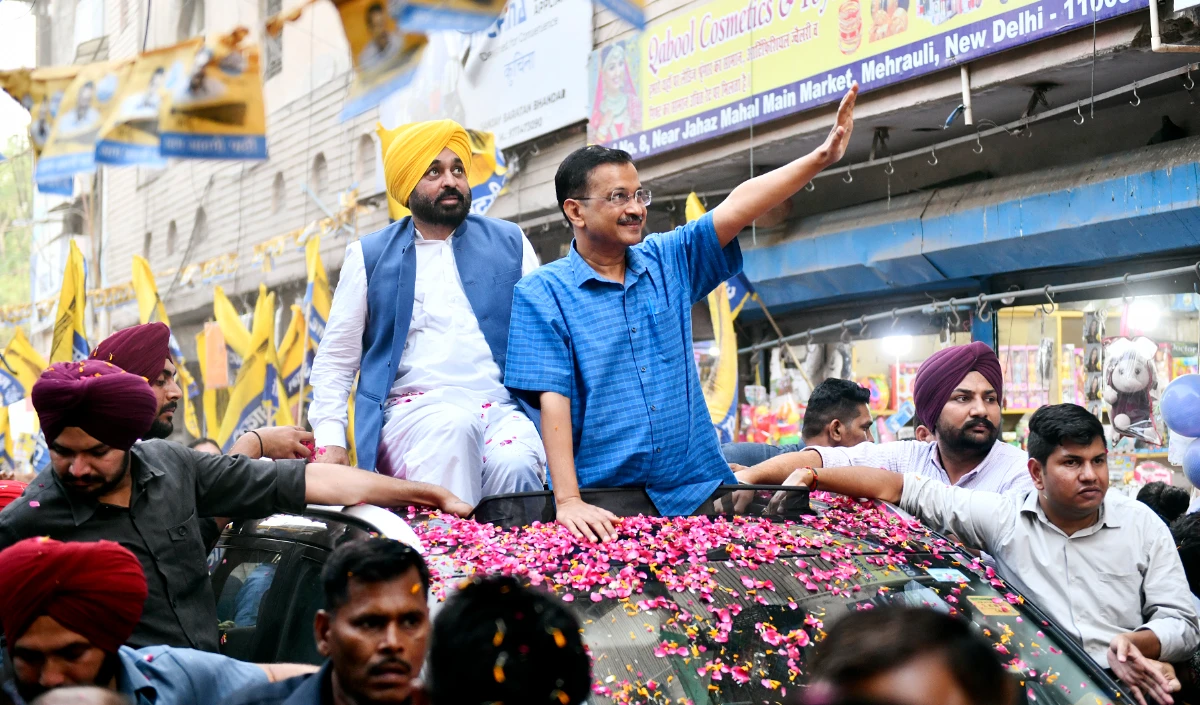 जेल से बाहर आने के बाद Delhi में Arvind Kejriwal का पहला रोड शो, समर्थकों की रही भारी भीड़