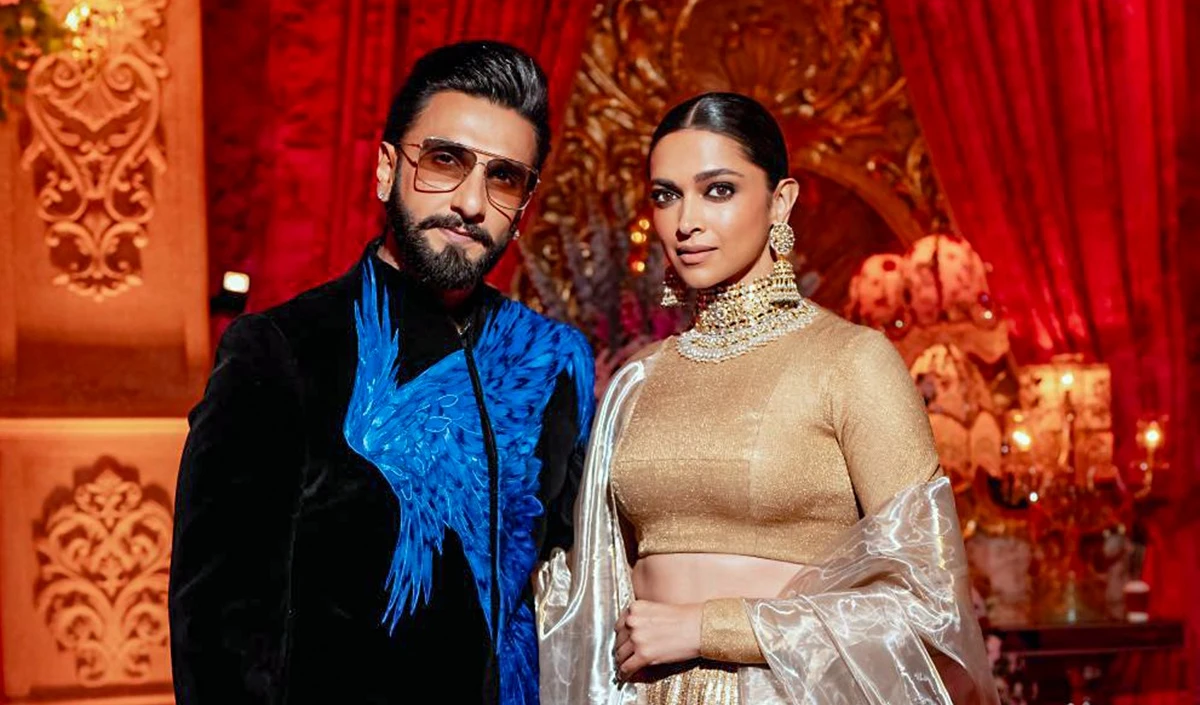 वोट डालने पहुंचे Deepika Padukone और Ranveer Singh, एक्ट्रेस का दिखा बेबी बंप, पर वह भीड़ से खुद को छुपाती दिखी | Viral Video