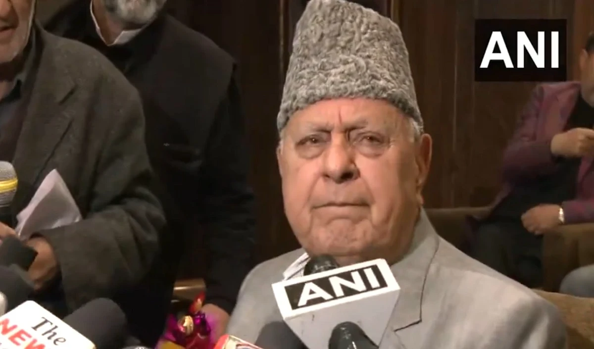 पुलवामा हमले के वक्त Modi फिल्म की शूटिंग करने में व्यस्त थे : Farooq Abdullah