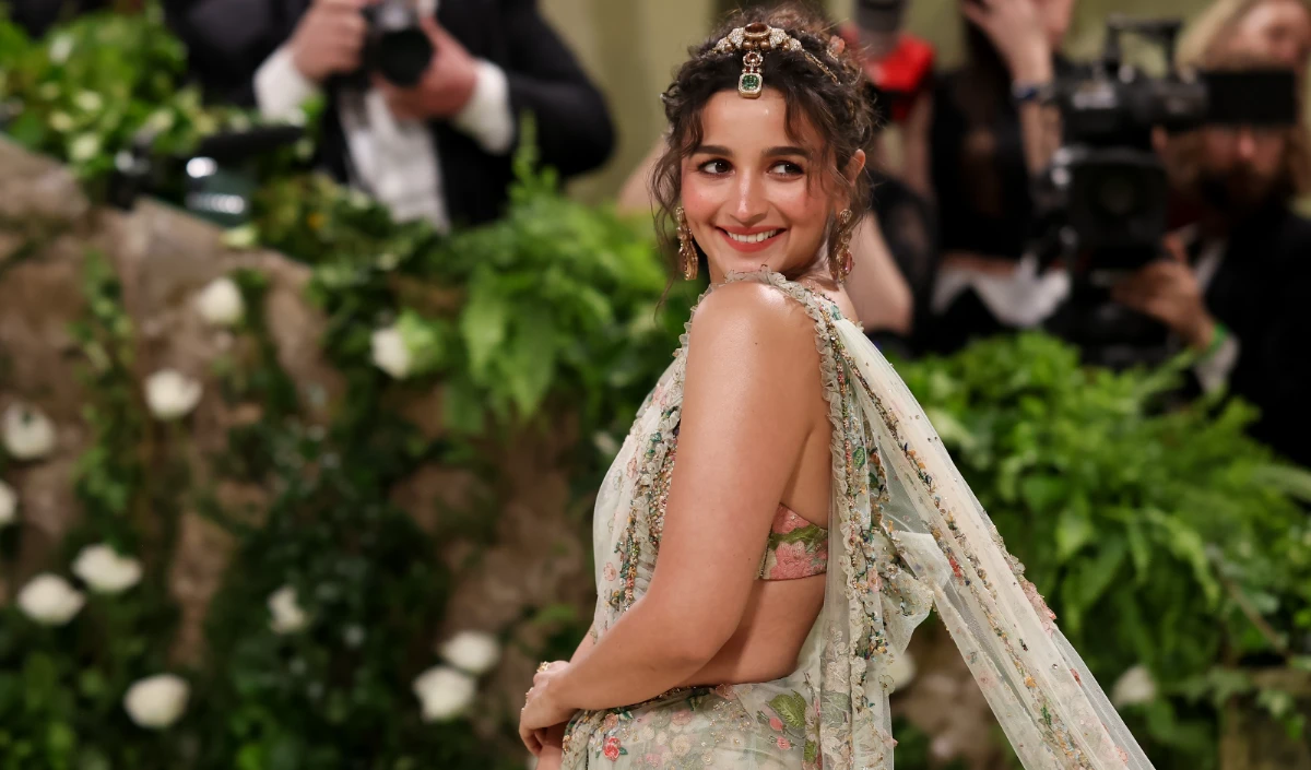 Met Gala 2024: Alia Bhatt ने अपने साड़ी लुक से चुरा ली लाइमलाइट, सोशल मीडिया पर जमकर हो रही है तारीफ