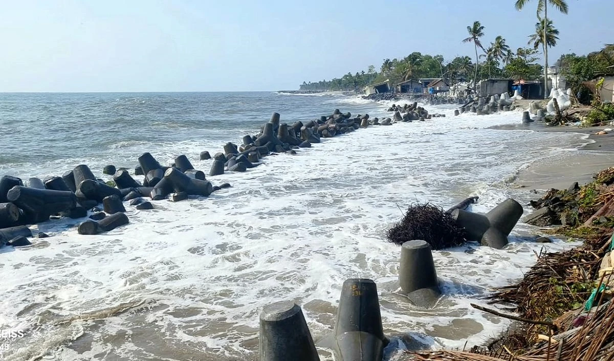 केरल, दक्षिण तमिलनाडु के तटीय हिस्सों में समुद्र में ऊंची लहरें उठने की चेतावनी