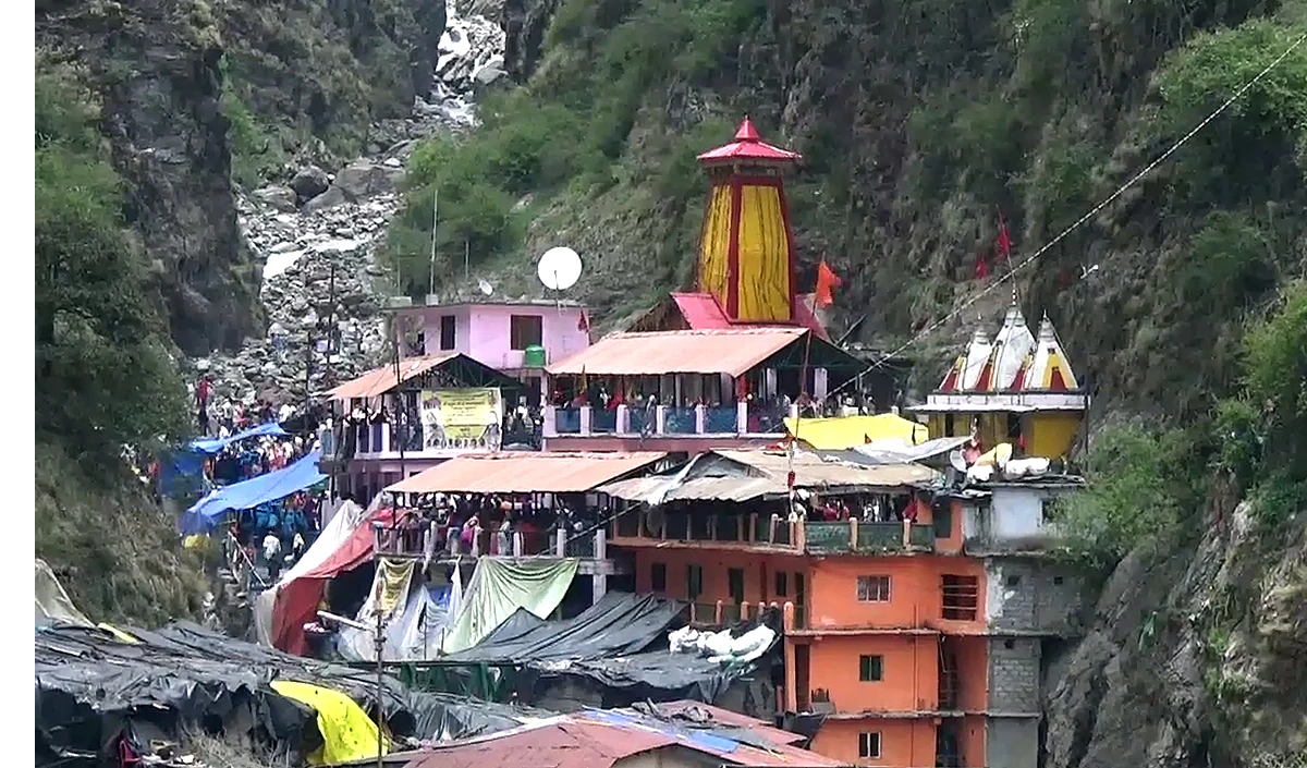 Chardham Yatra 2024: लाखों श्रद्धालु पहुंचे चारधाम की यात्रा पर, भीड़ कम होने का नाम नहीं ले रही