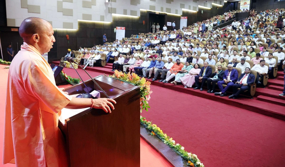 सीएम योगी आदित्यनाथ ने झांसी में निर्मित प्रदेश के 11वें प्लेज पार्क का किया उद्घाटन