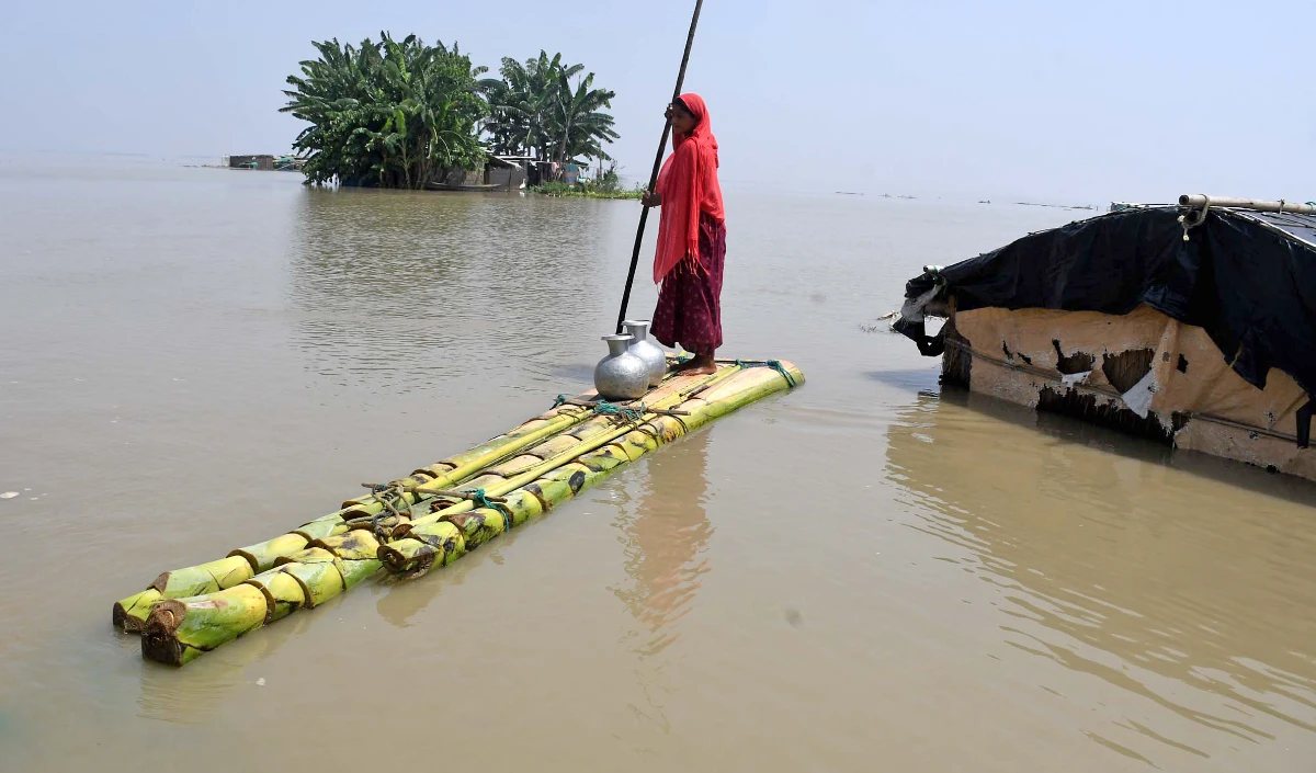 असम में बाढ़ से बिगड़ रहे हालात! 1 लाख से ज्यादा लोग प्रभावित, ये जिले झेल रहे सबसे ज्यादा मार