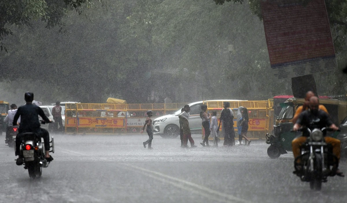 Delhi Rain । बारिश की वजह से 11 लोगों की मौत, दिल्ली सरकार देगी 10 लाख मुआवजा