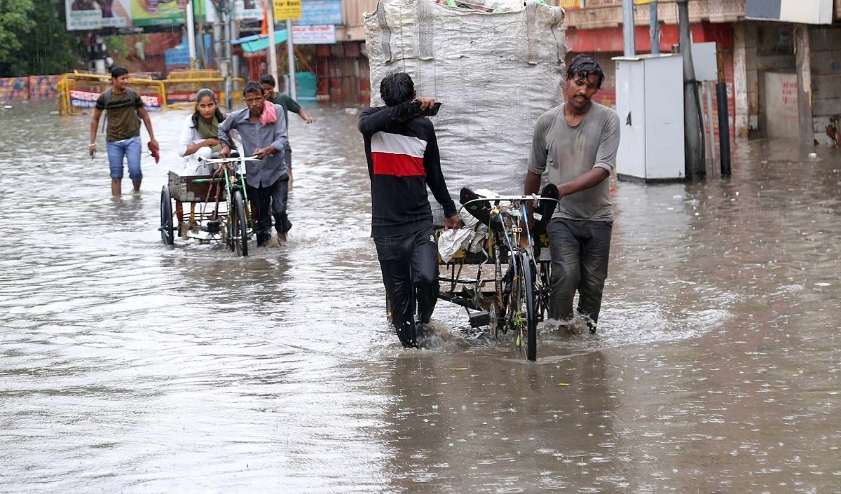 भारी बारिश के कारण डूबने वालों के परिजनों को 10 लाख रुपये का मुआवजा दिया जाएगा: दिल्ली सरकार