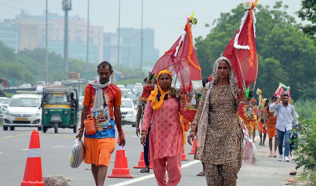 कांवड़ यात्रा मार्ग पर अपना धर्म नाम छुपा कर धंधा करने वालों के खिलाफ योगी सरकार सख्त