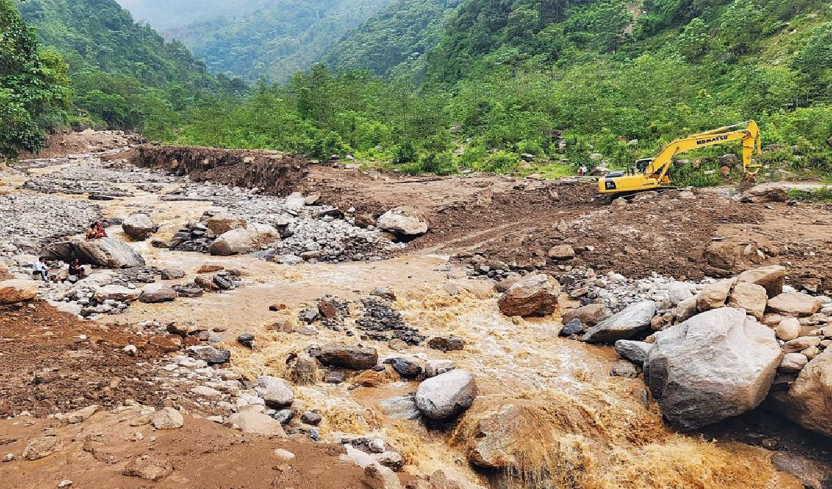 Landslide in Nepal| भूस्खलन में 7 भारतीयों सहित पांच दर्जन से अधिक लोग लापता, 3 जीवित बचे