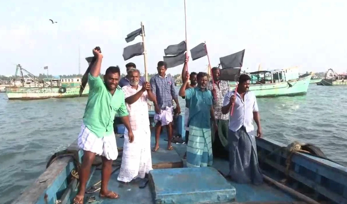 श्रीलंकाई नौसेना ने तमिलनाडु के 25 मछुआरों को किया गिरफ्तार, विरोध प्रदर्शन शुरू