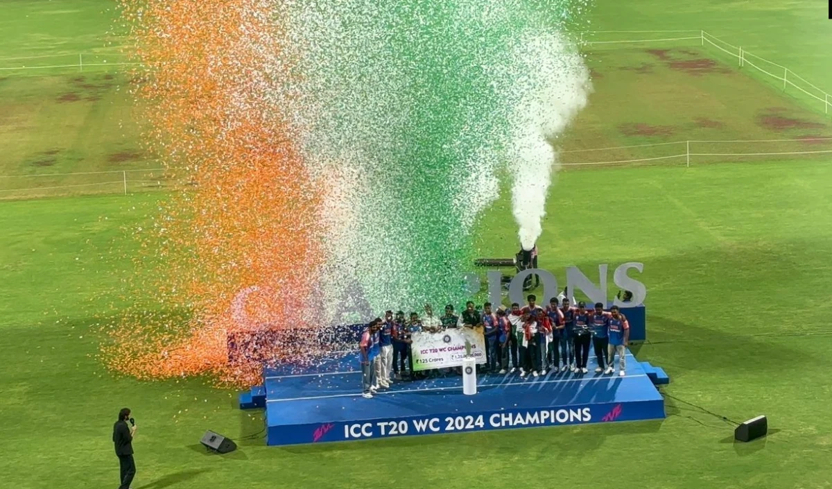 Mumbai में विश्व विजेताओं का विजय जुलूस, मरीन ड्राइव पर जनसैलाब, वानखेड़े स्टेडियम में सम्मान