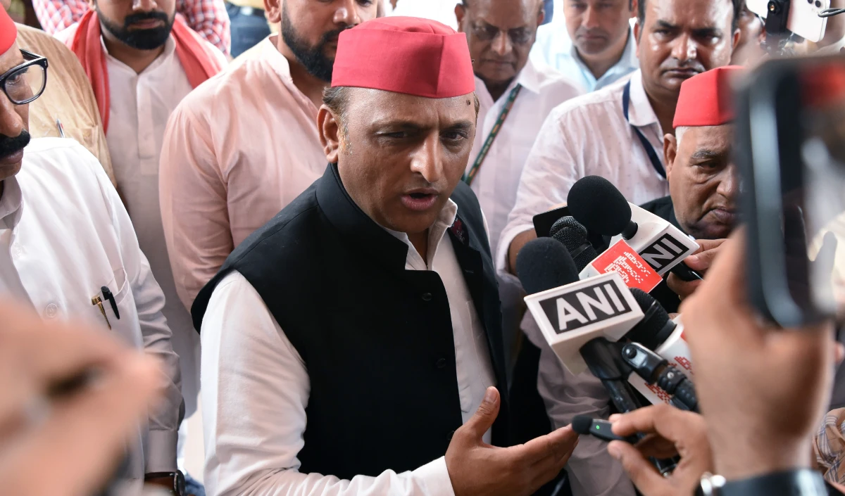 Akhilesh Yadav ने ‘नजूल जमीन विधेयक’ को ‘घर उजाड़ने’ का फैसला करार दिया