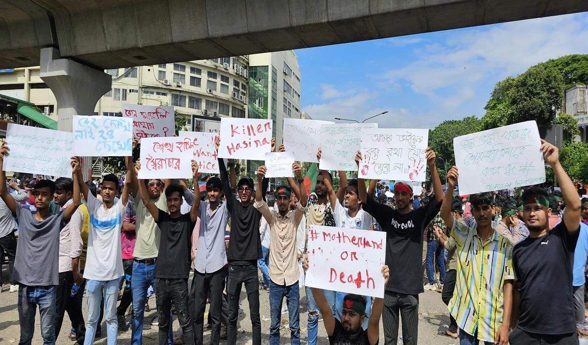 Bangladesh Hindu Protest: सड़कों पर हिंदुओं के उतरते ही पलटा पूरा खेल, भागे-भागे नए प्रधानमंत्री ने बुला ली बड़ी बैठक