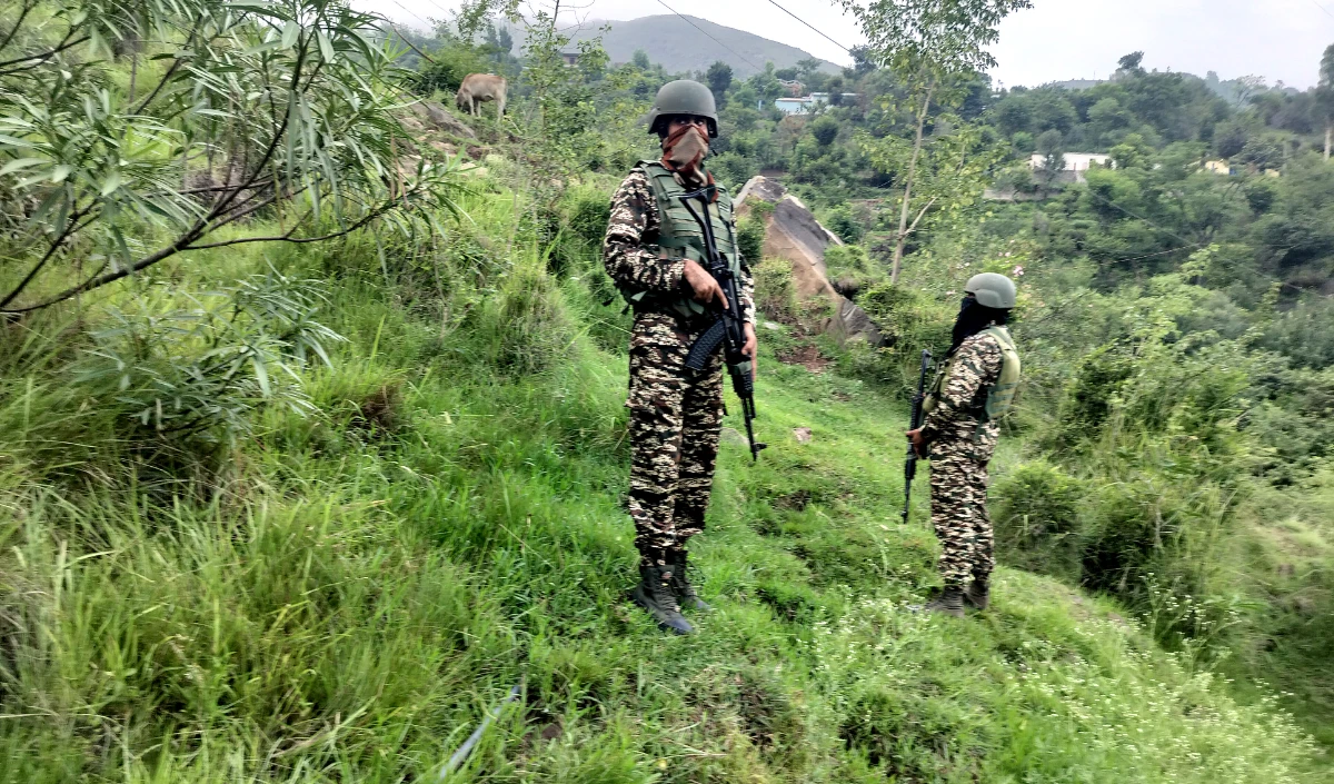 Jammu-Kashmir: उधमपुर में सुरक्षाबलों पर आतंकियों ने किया हमला, CRPF का एक जवान शहीद, एनकाउंटर जारी