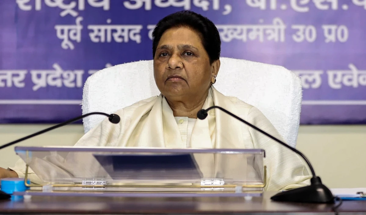 Congress और समाजवादी पार्टी पर Mayawati का तंज, दोनों पार्टियों को ‘दोगली सोच’ वाला बताया