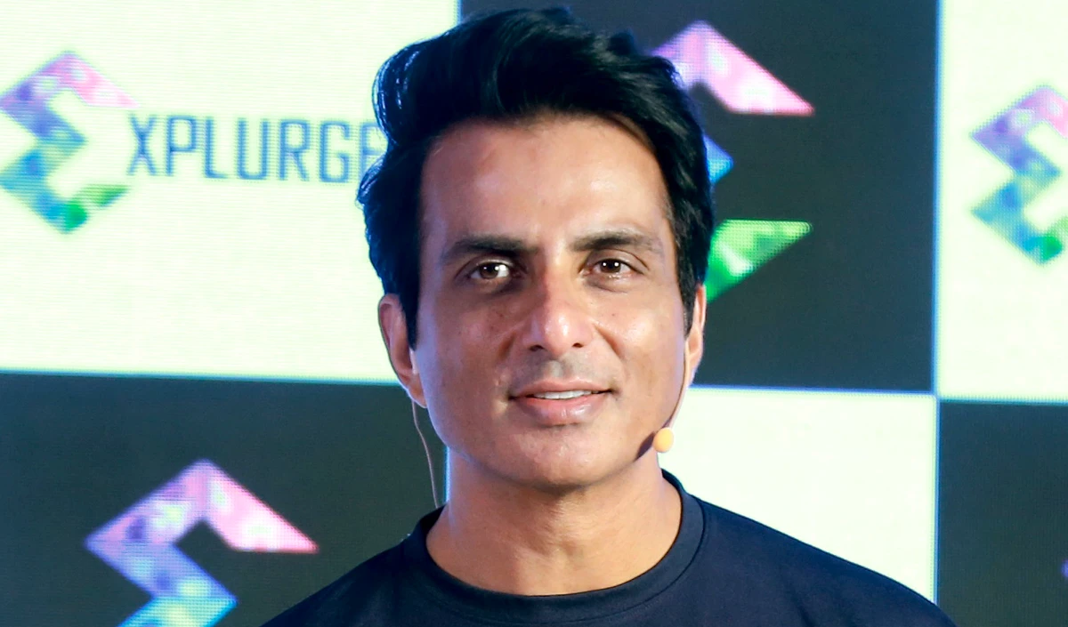 Sonu Sood ने सभी से Bangladesh में फंसे भारतीयों को निकालने में मदद करने की अपील की, ‘सिर्फ़ सरकार की ज़िम्मेदारी नहीं’