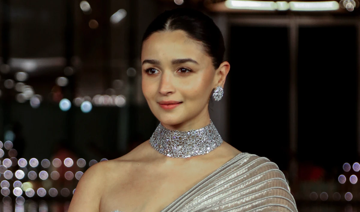 Video | Alia Bhatt की फोटो खींचने के चक्कर में उनकी बिल्डिंग में घुसे पैपराज़ी, गुस्से में सुपरस्टार ने खोया अपना आपा, यह प्राइवेट है…