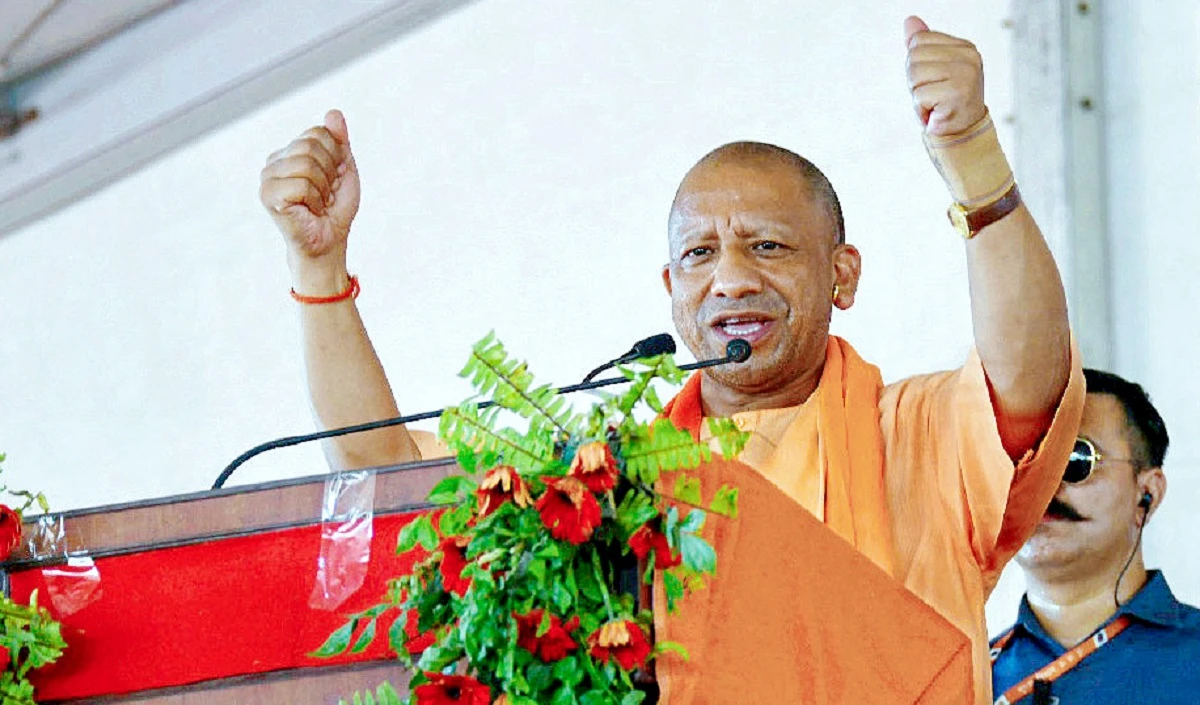 अखिलेश के गढ़ में CM Yogi की हुंकार, बोले- हमने अलग मॉडल तैयार किया, यूपी में बेटियां सुरक्षित हैं