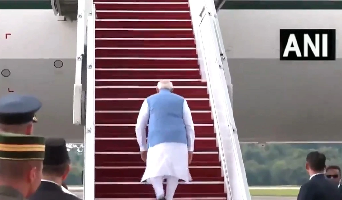 PM Modi Singapore Visit: सिंगापुर के लिए रवाना हुए पीएम मोदी, एक्ट ईस्ट पॉलिसी के लिए क्यों माना जा रहा अहम?