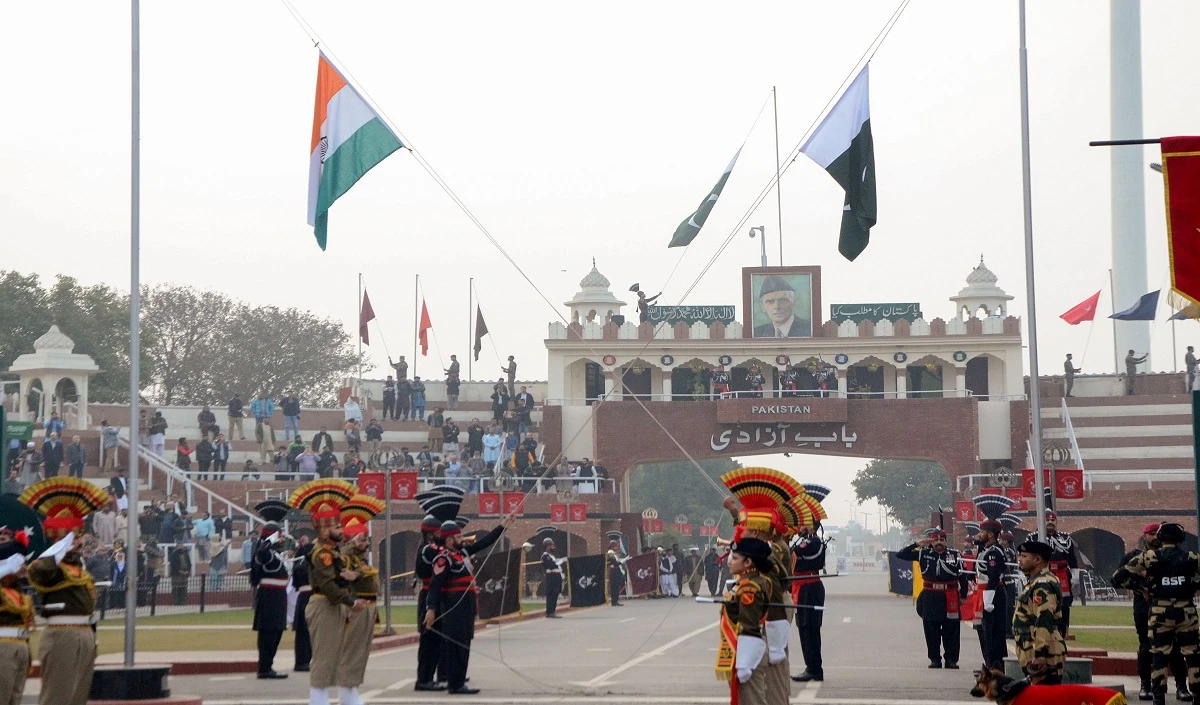 अजब पाकिस्तान की गजब कहानी, आटा मिल रहा 800 रुपए किलो, भारतीय सीमा के जैसा वाघा संयुक्त जांच चौकी विस्तार की की शुरुआत