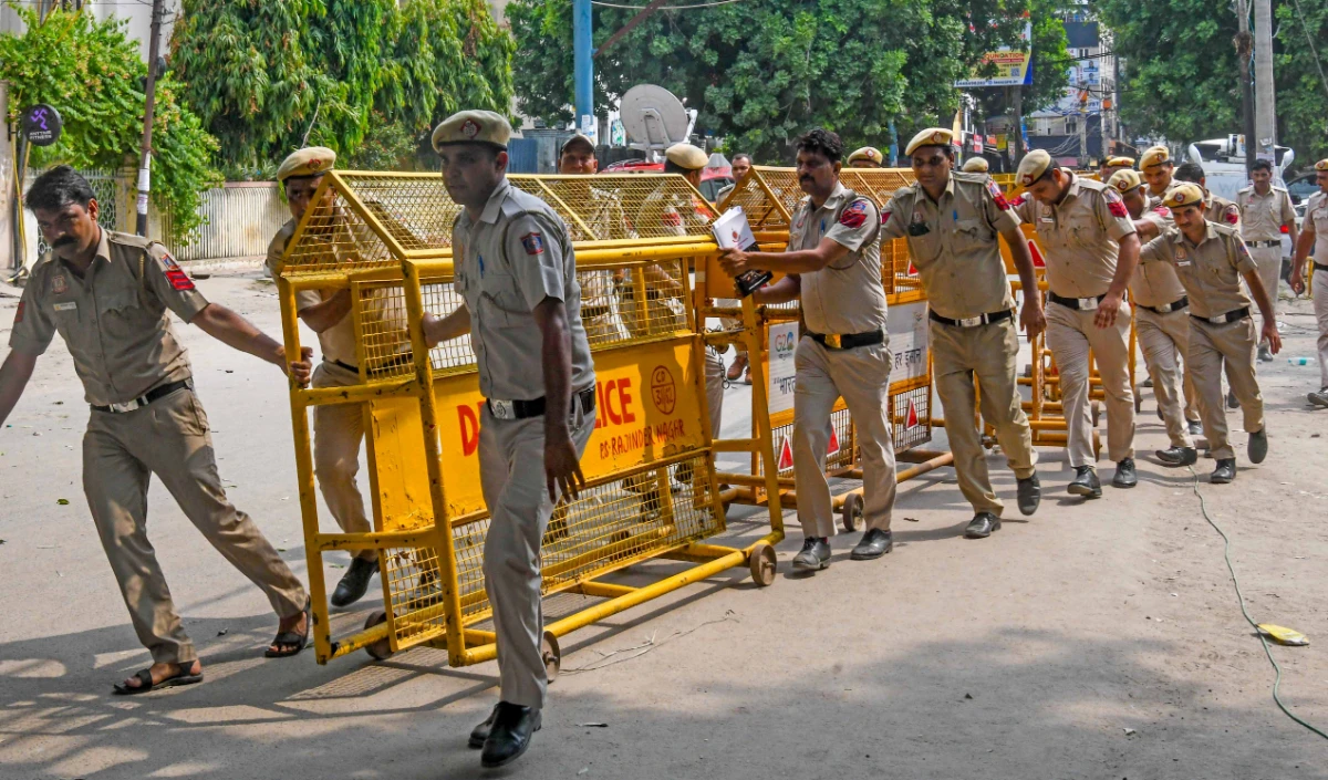 महिला किरायेदार के बाथरूम और बेडरूम में लगाया जासूसी कैमरा, बनाए थे कई वीडियो, मकान मालिक का बेटा गिरफ्तार