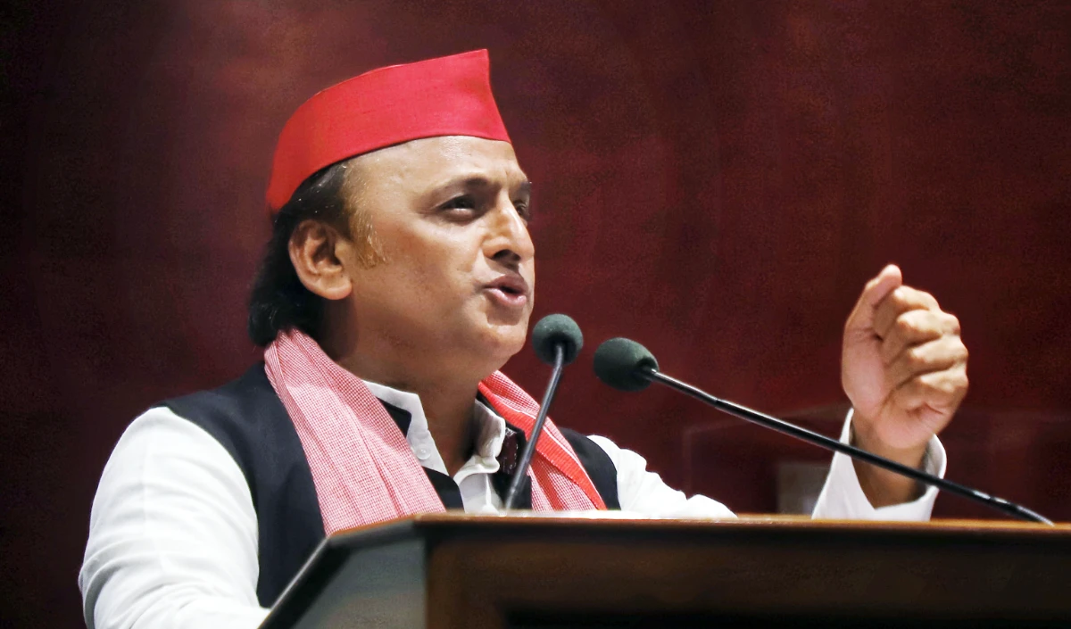 रामलीला मंच के पास से हटाये जाने पर दलित दर्शक ने की आत्महत्या, Akhilesh ने साधा निशाना