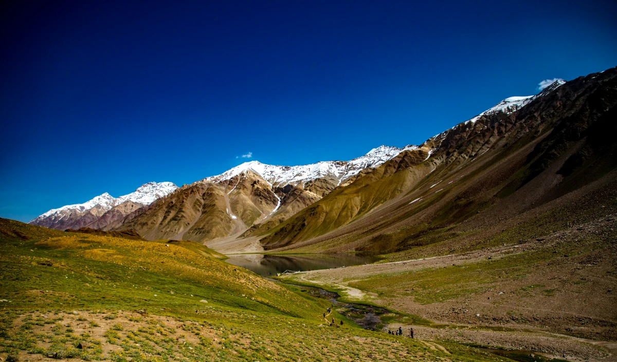 अक्टूबर के महीने में ओढ़ना पड़ेगा कंबल, भारत की इन ठंडी जगहों पर घूमने का बनाएं प्लान