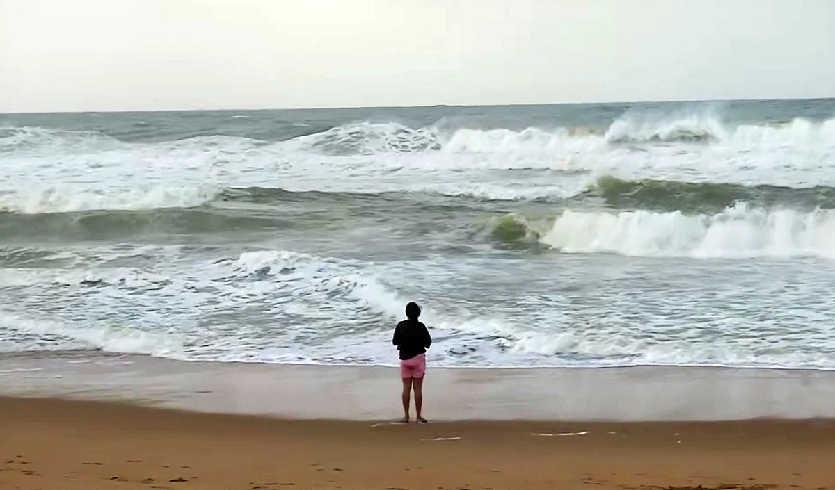 Cyclone Dana: ओडिशा में चक्रवात दाना की चेतावनी, बंद हुए स्कूल, सरकार ने जारी किया आदेश