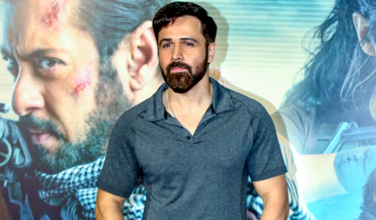 Bollywood Wrap Up | Emraan Hashmi की कटी गर्दन बहने लगा खून, शूटिंग के बीच सिंगर Tulsi Kumar पर गिरा सेट