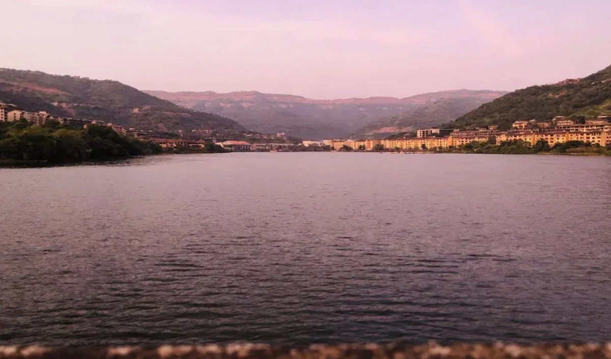 Tourist Places to Visit in Lavasa: झीलों, पहाड़ियों और प्राकृतिक सौंदर्य के लिए जाना जाता है लवासा