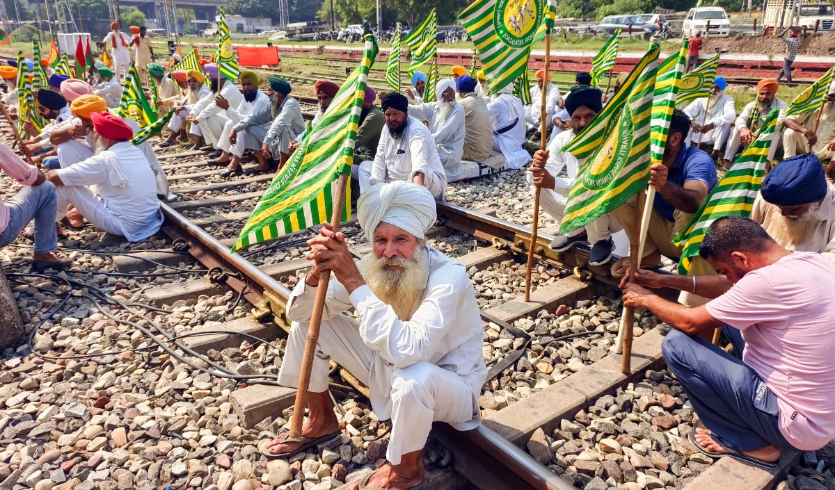 लखीमपुर खीरी कांड के तीन साल, किसानों ने किया रेल रोको आंदोलन, जानें क्या है इनकी मांग