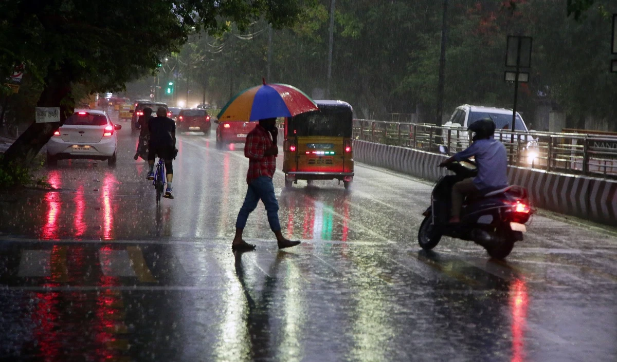 तमिलनाडु में बारिश का दौर जारी, तटरक्षक दल  कोअलर्ट पर रखा गया